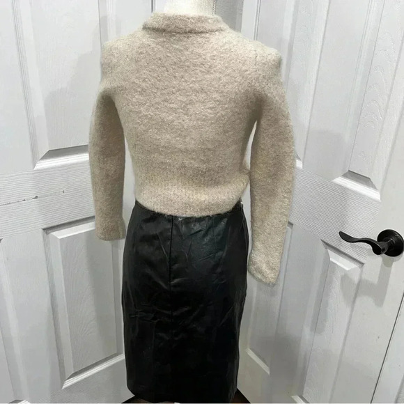 & Other Stories Los Angeles Atelier Alpaca Cropped Sweater - Picture 8 of 11